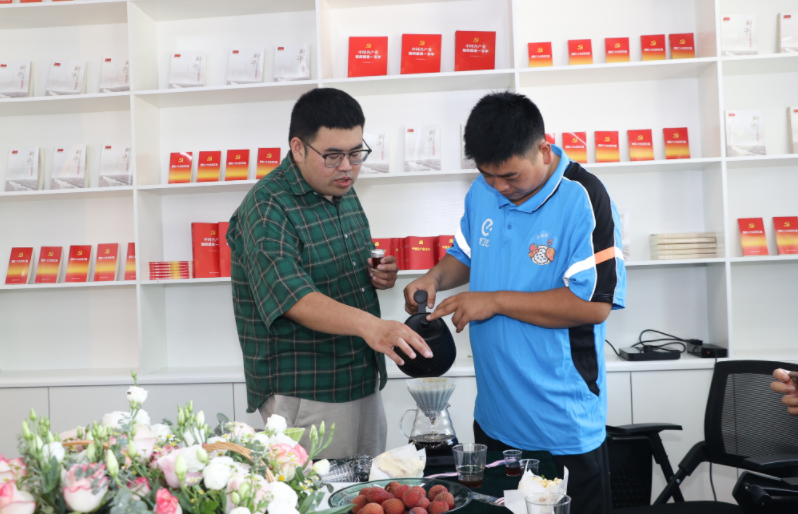 王陵街道开展“邻里大‘咖’‘啡’你莫属 ”夏日暖“新”主题活动