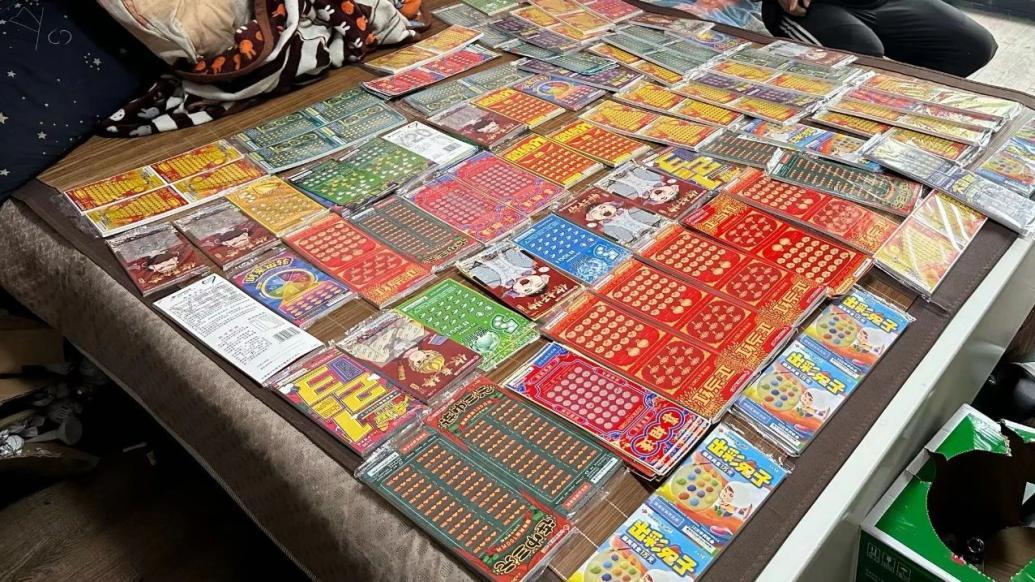 男子偷2800张“刮刮乐”,被抓时已刮265张中奖3070元_凤凰网视频_凤凰网