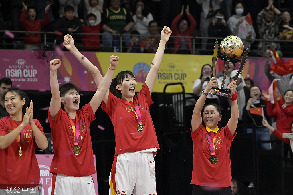 尴尬！中国女篮女足亚洲杯双双夺冠，男篮男足均止步8强