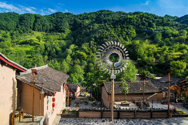 这是6月8日拍摄的陇南市康县长坝镇山根村一角 新华每日电讯记者 郎兵兵 摄