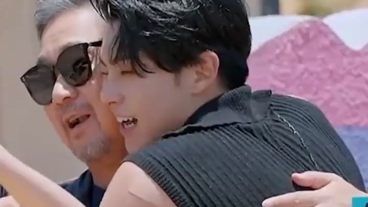 王鹤棣带宋伊人见张国立 有种见家长的仪式感