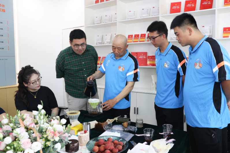 王陵街道开展“邻里大‘咖’‘啡’你莫属 ”夏日暖“新”主题活动