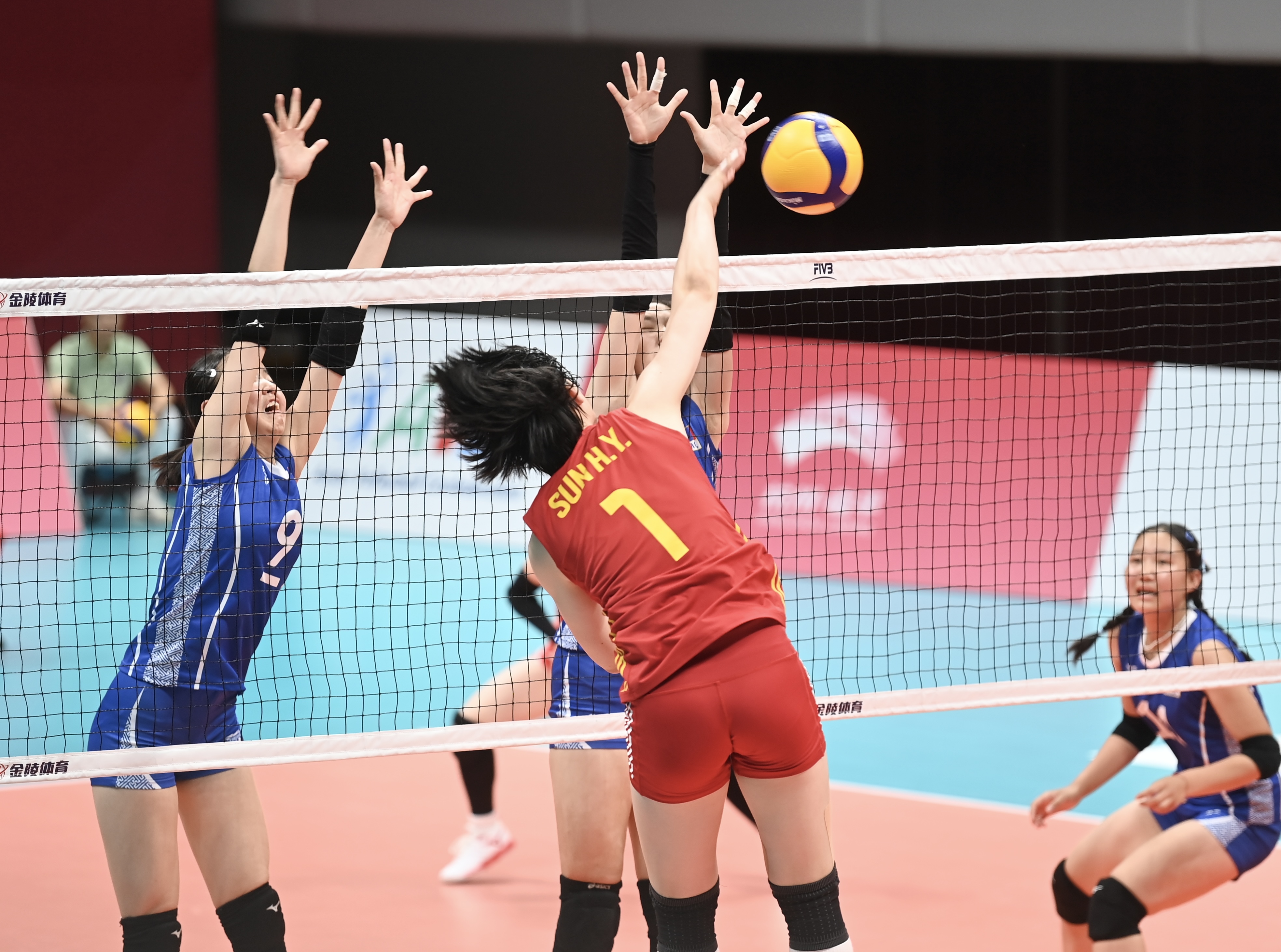 在临平体育中心一起感受第一届亚洲U16女子排球锦标赛精彩瞬间