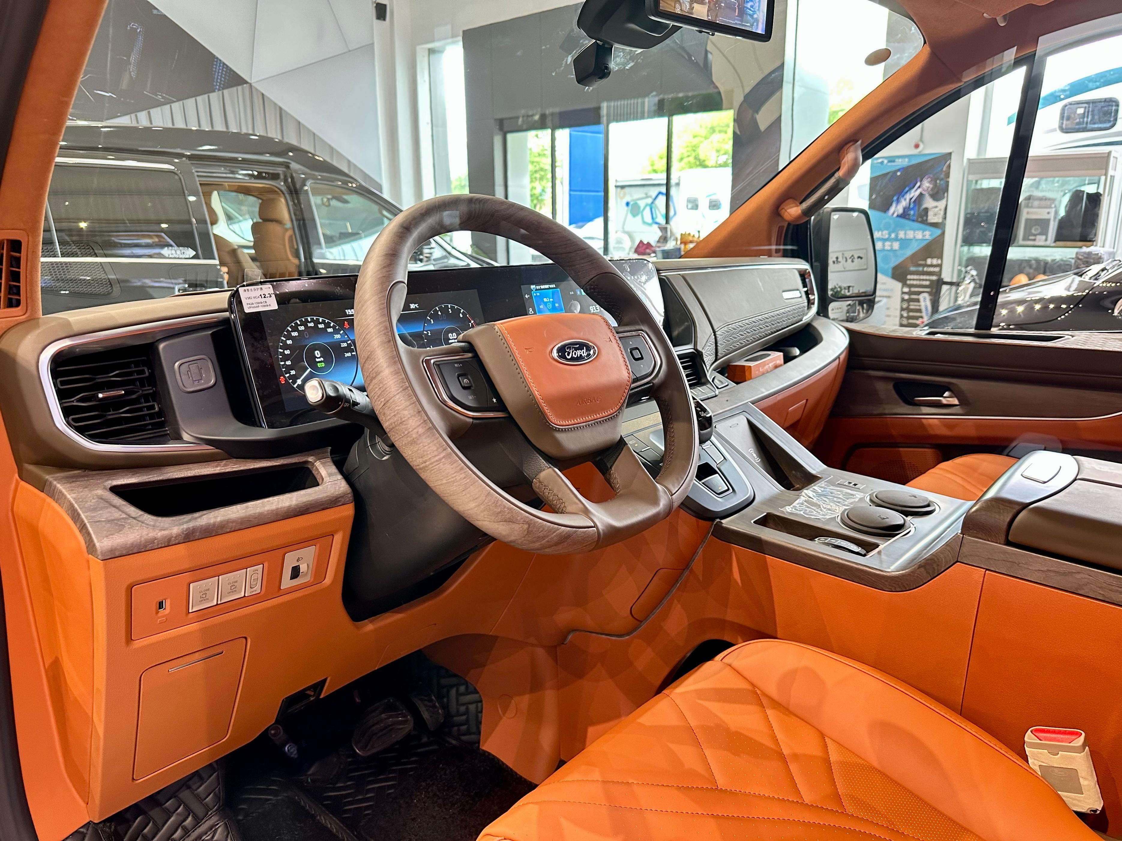 福特黑武士商务车新款亮相火爆接单