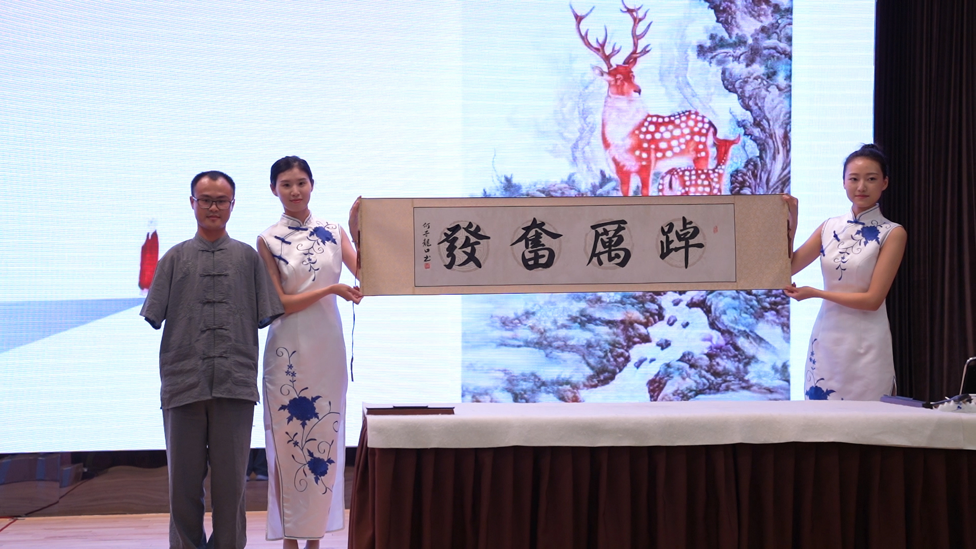 博艺有爱·助残无碍-----博爱残疾人陶艺作品拍卖会在京举行
