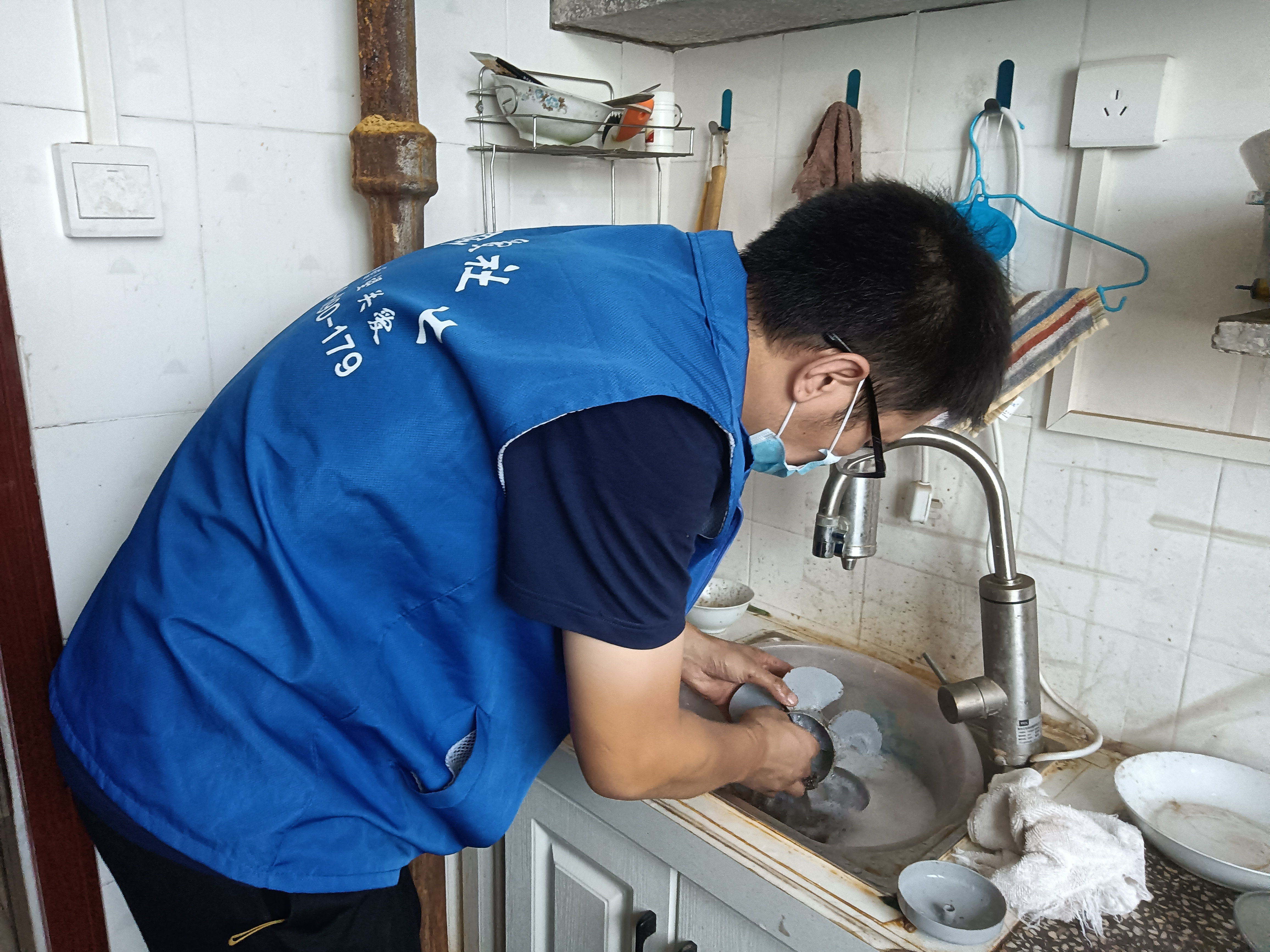 炎炎夏日走访忙，居家维修沁人心