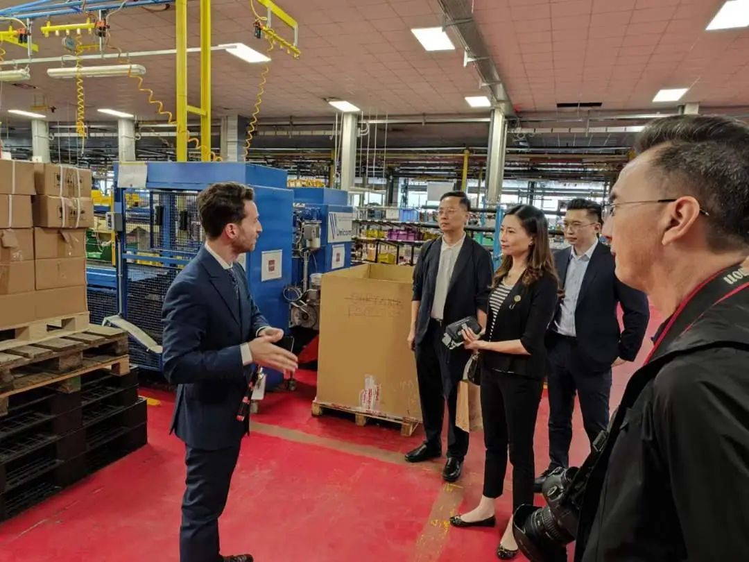 重庆招商团考察意大利SWM摩托车公司