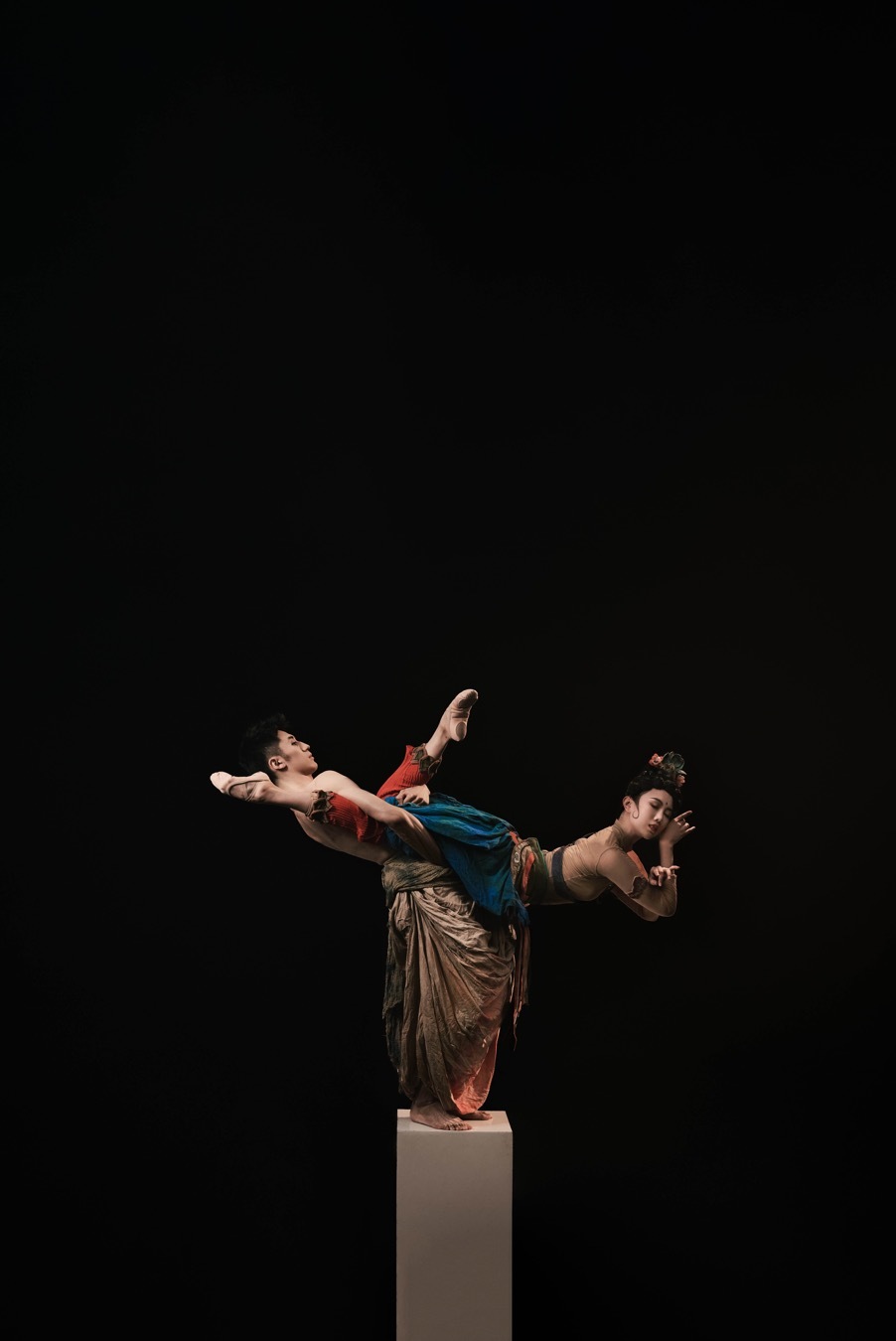 闲舞人剧场《莲花》：在舞蹈中复活敦煌壁画