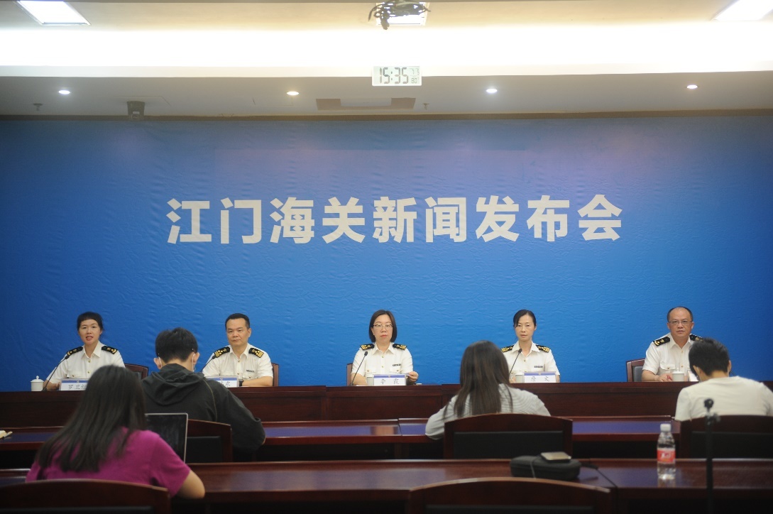 江门海关召开新闻发布会出台优化营商环境12条细化措施 谭博文 摄