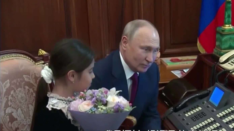 普京邀8岁女孩到克里姆林宫与俄罗斯财长通电话