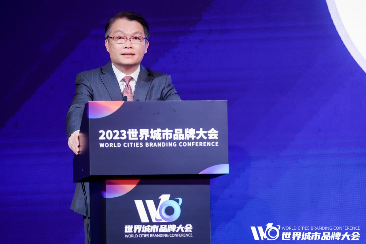 澳门特别行政区行政长官代表、经济财政司司长李伟农