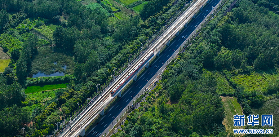 航拍滁州至南京城际铁路（滁州段）。