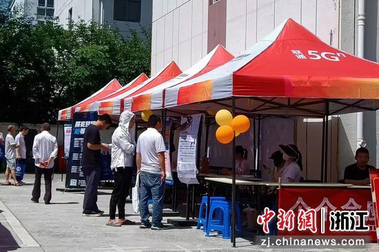 招聘现场。前江街道供图
