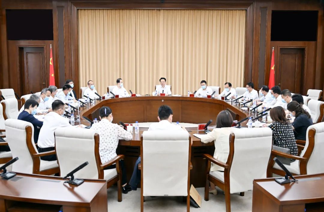 7月6日，吉林省委书记景俊海主持召开全省开放发展座谈会。图片来源：吉林发布