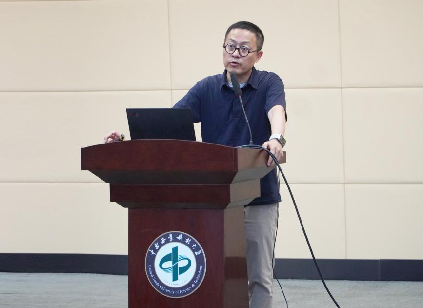 赵超 清华大学美术学院副院长，教授、博士生导师