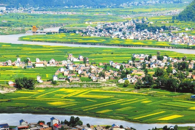 定西岷县洮河沿岸田园风光