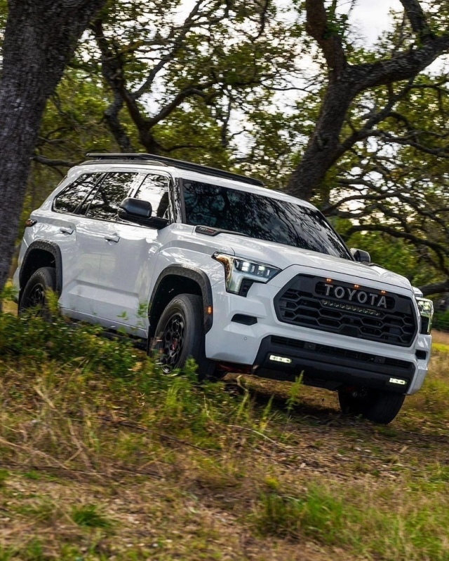 23款丰田坦途35t混动trdpro西安118起