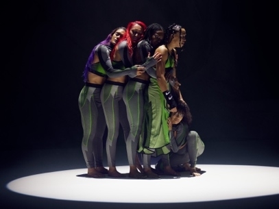 耐克携手Parris Goebel呈现“Goddess Awakened”大秀