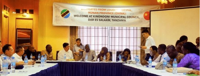 ▲ 娄底经贸代表团与友好城市——坦桑尼亚基隆多尼市政府官员亲切座谈。