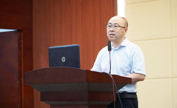 黄艳丽 家具与艺术设计学院副院长、《家具与室内装饰》执行总编