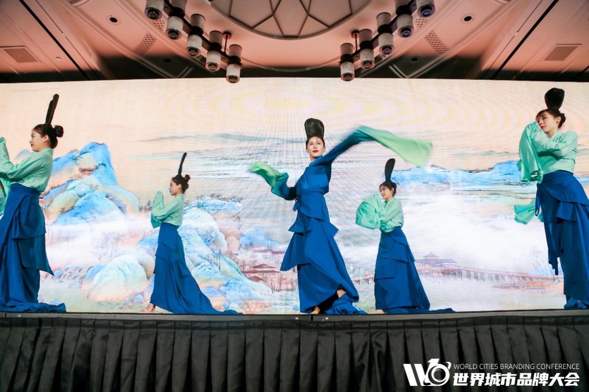 大湾区版歌舞表演《只此青绿》