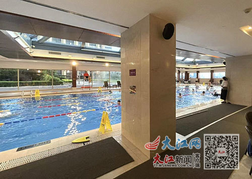 力高皇冠假日酒店游泳健身中心现场救生员配备数量不足