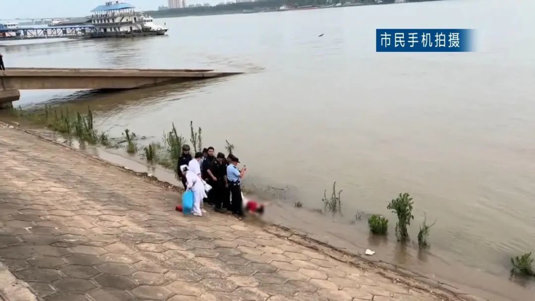 生死一瞬间！安徽4名大爷毫不犹豫跳入长江救人！
