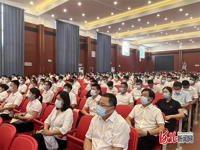 “乡村法律明白人、学法用法示范户培训”示范讲座现场。