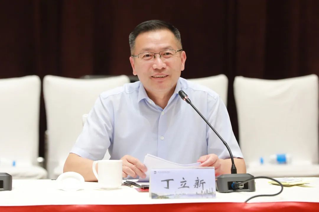 经开区党工委副书记,管委会副主任张华谦,区委常委,常务副区长黄乃宏