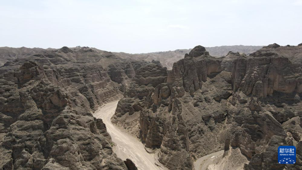 这是7月11日拍摄的黄河石林景色（无人机照片） 新华社记者 张可任 摄