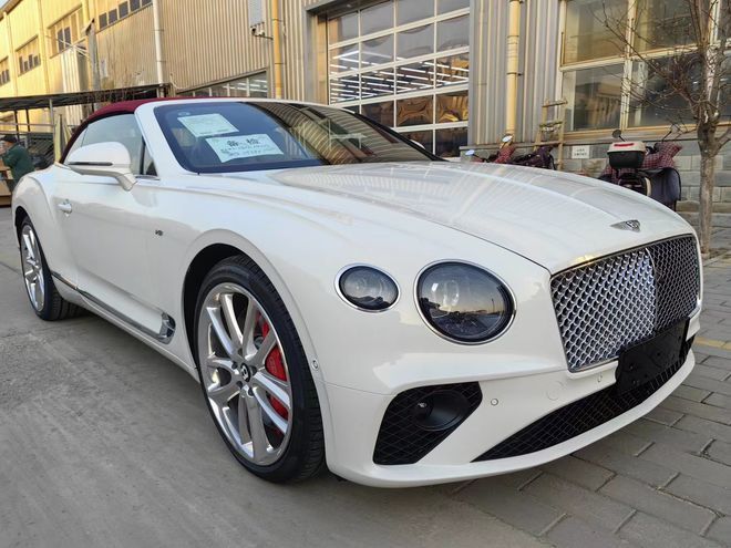 23款宾利欧陆gtc硬顶敞篷颜色配置齐全