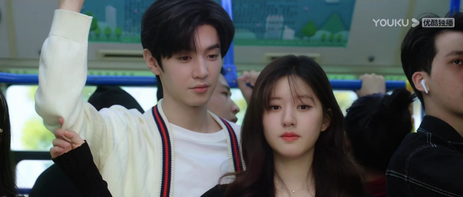 男女主角的故事从初中发展到大学