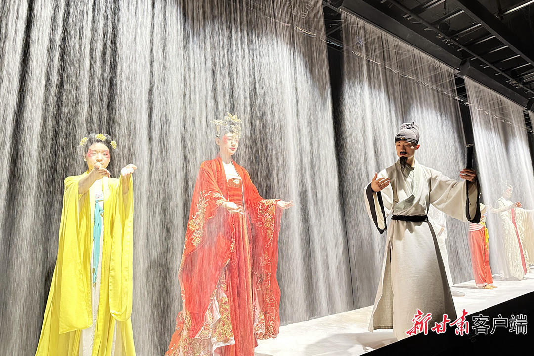 大型室内情景体验剧《又见敦煌》演出现场 新甘肃·甘肃日报记者 董文龙 摄