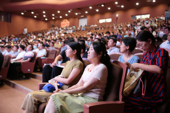 仰望 只为教育最初的模样——合肥一中召开2022—2023学年第二学期总结大会