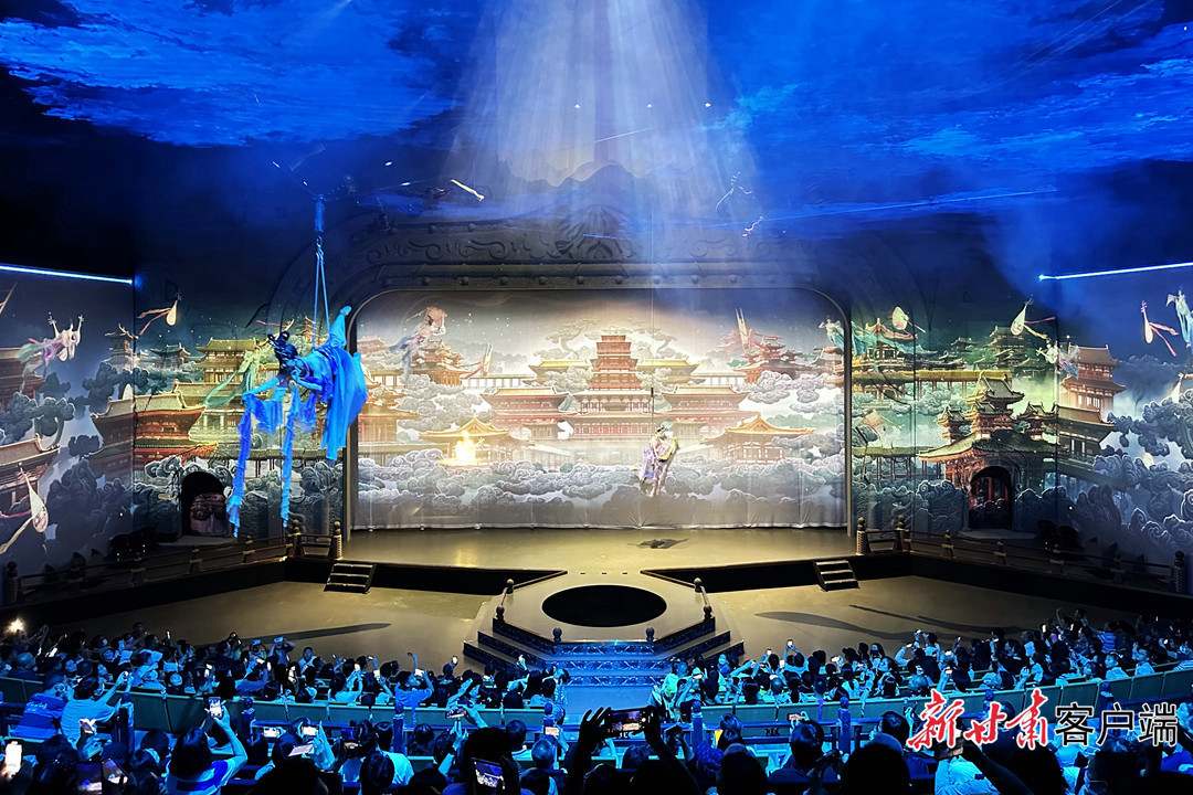 全球首部洞窟式沉浸体验剧《乐动敦煌》演出现场 新甘肃·甘肃日报记者 董文龙 摄