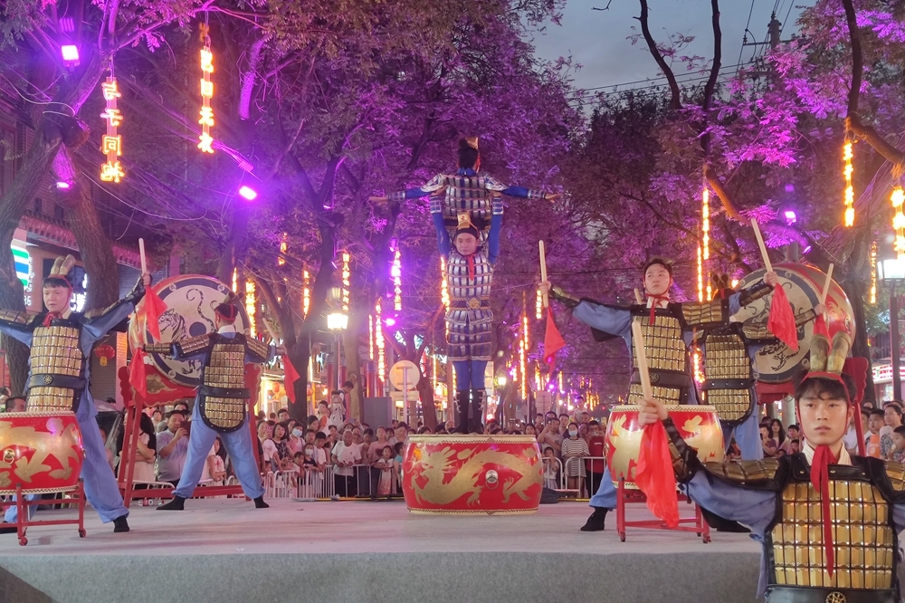 “人间烟火抚渭城”《秦﹒印》演出聚人气 老街“夜经济”持续升温