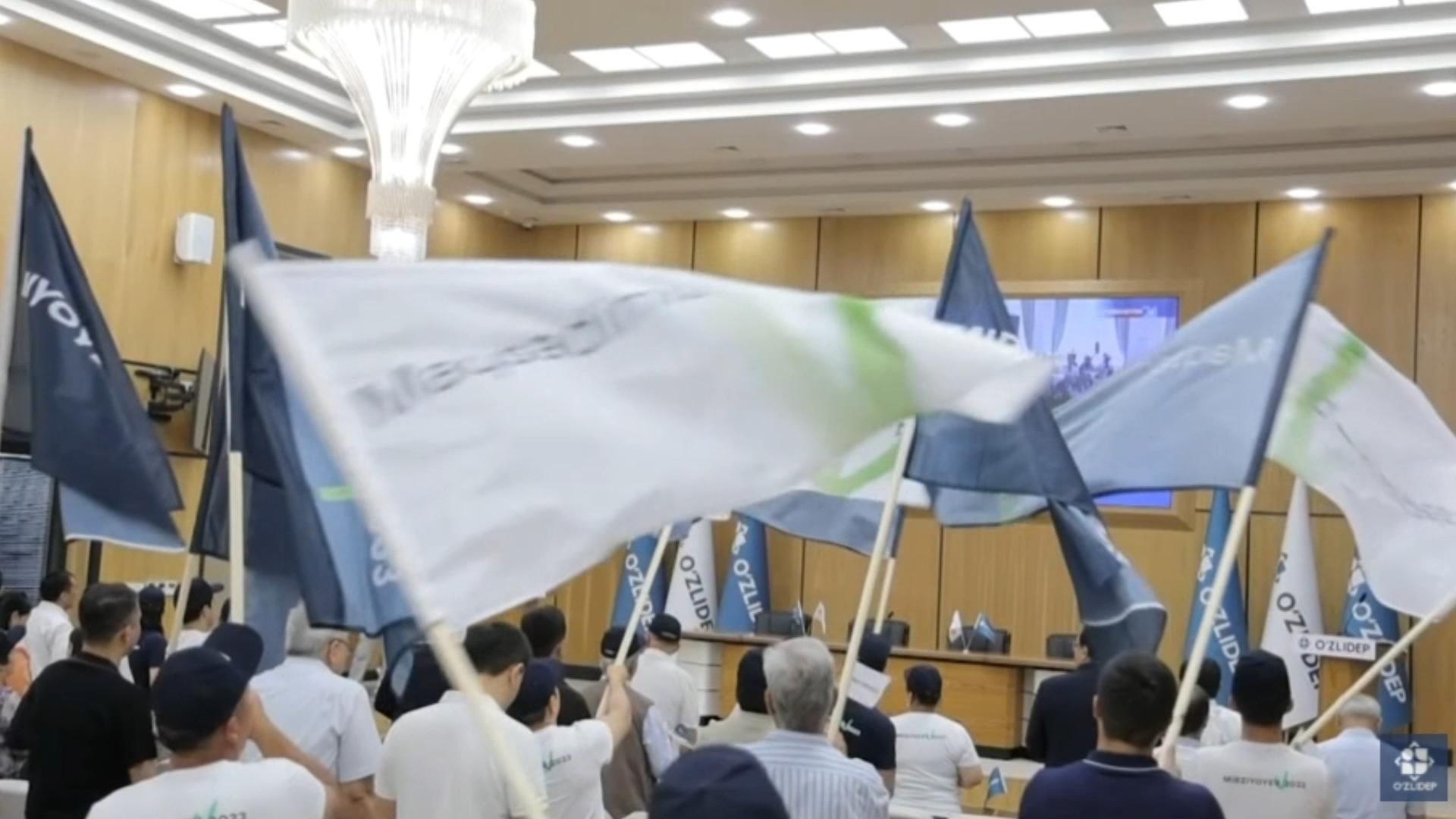 乌兹别克斯坦自由民主党庆祝米尔济约耶夫胜利