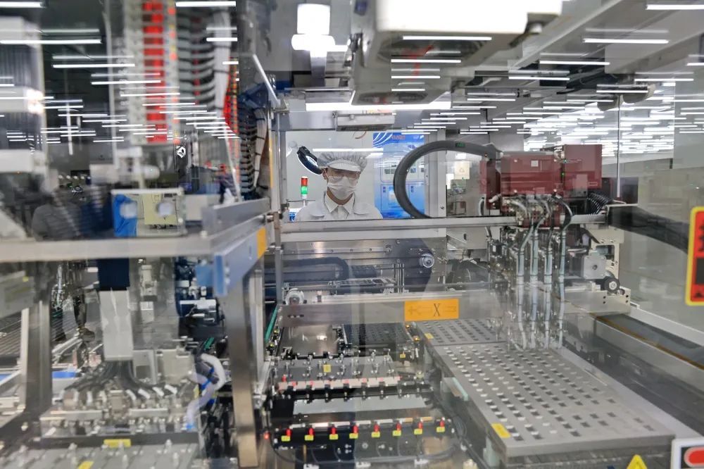 图为:通富通科净化厂房 许丛军摄