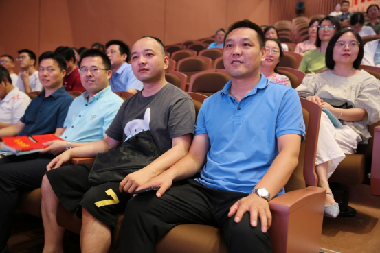 仰望 只为教育最初的模样——合肥一中召开2022—2023学年第二学期总结大会