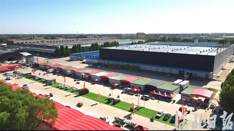 7月8日投入运营的中联农（石家庄）国际水果物流园12600平方米起步区，建有20余个可移动冷库，近50个车位。