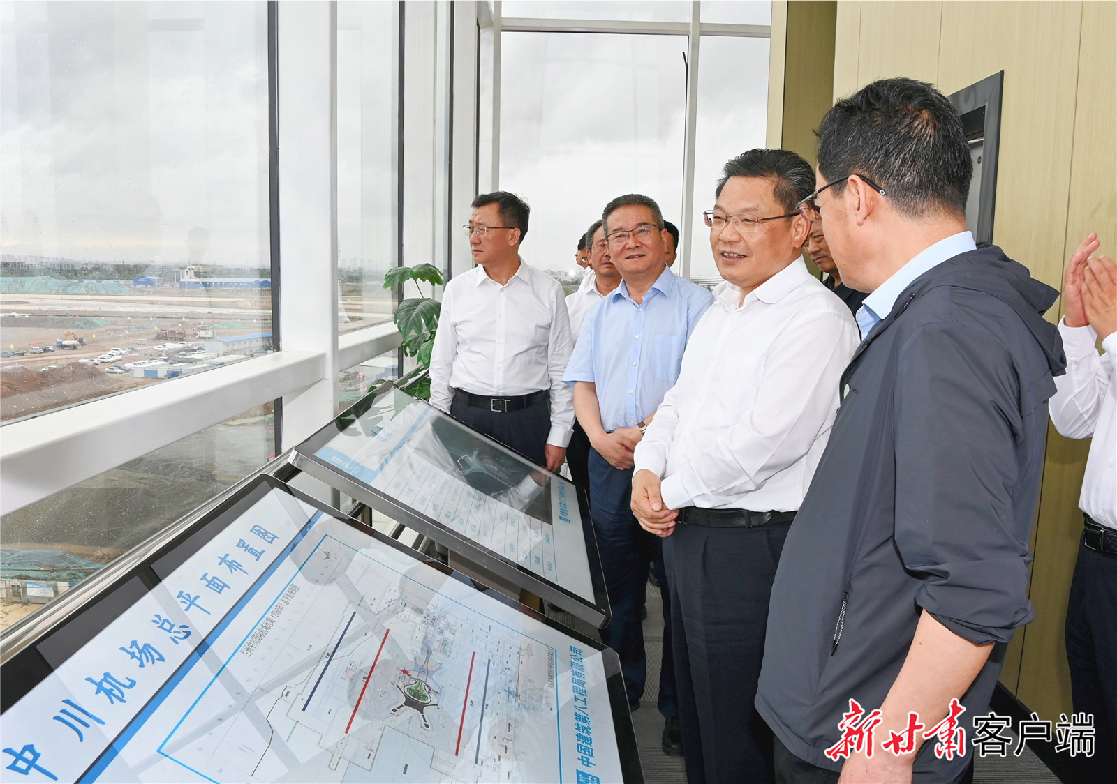7月12日，省委副书记、省长任振鹤调研兰州中川国际机场三期扩建工程建设情况。新甘肃&middot;甘肃日报记者 盛学卿