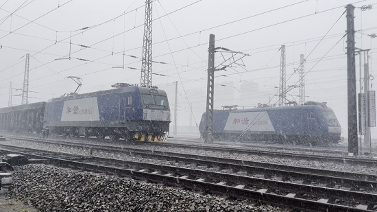 暴雨来袭!1300名铁路工人闻讯而动保障运输畅通