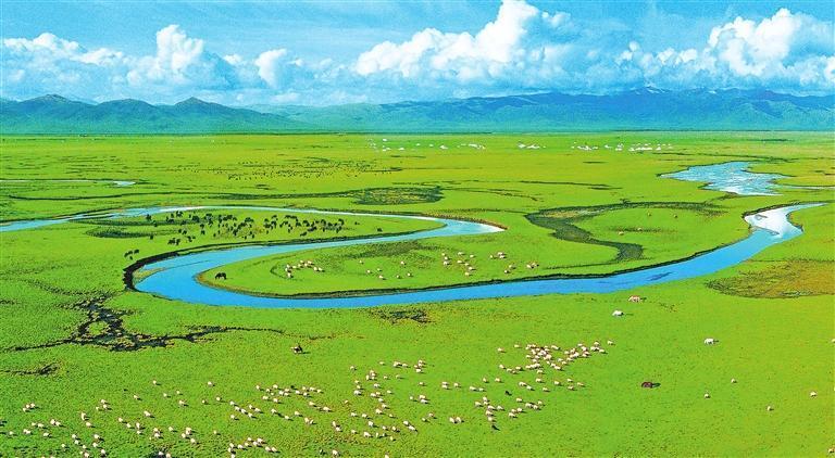 玛曲草原 (本版图片除署名外均为资料图)