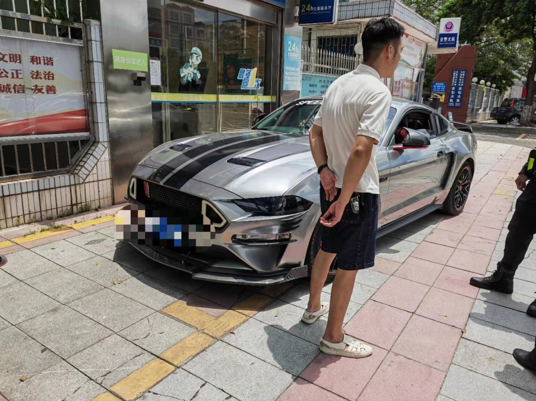 整治“移动的马峰窝”!企石交警严厉查处非法改装车
