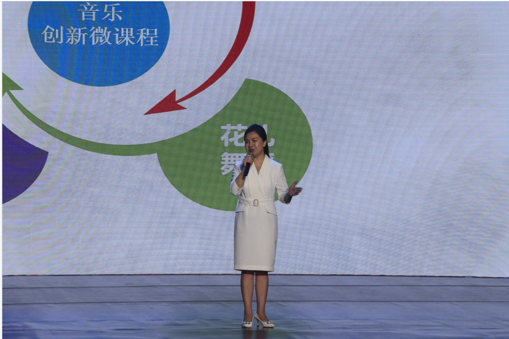 孩子梦想之路》为题进行交流分享桃园路小学教师王婵以《闪光的泥土