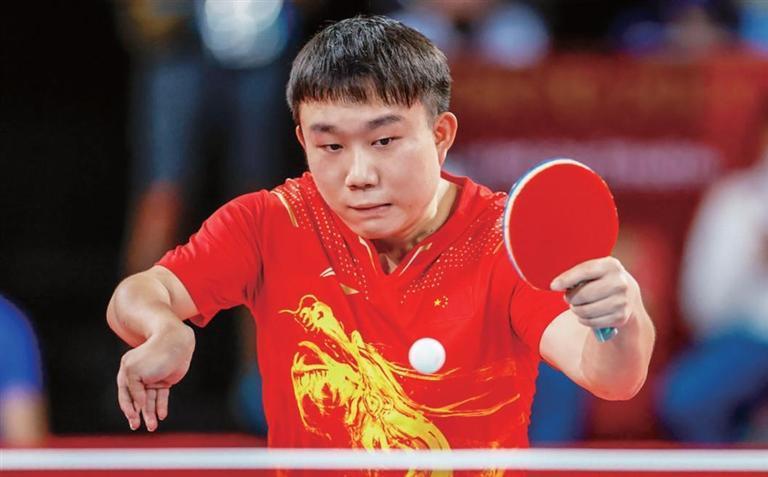 残疾人运动员连浩在东京残奥会TT9-TT10级比赛中夺冠