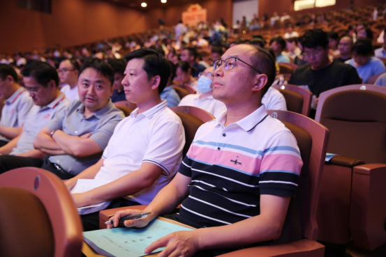 仰望 只为教育最初的模样——合肥一中召开2022—2023学年第二学期总结大会