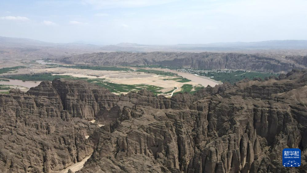 这是7月11日拍摄的黄河石林景色（无人机照片） 新华社记者 陈斌 摄