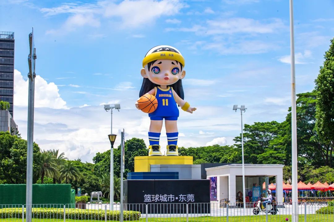 篮球劳拉雕塑（摄影：罗伟良）