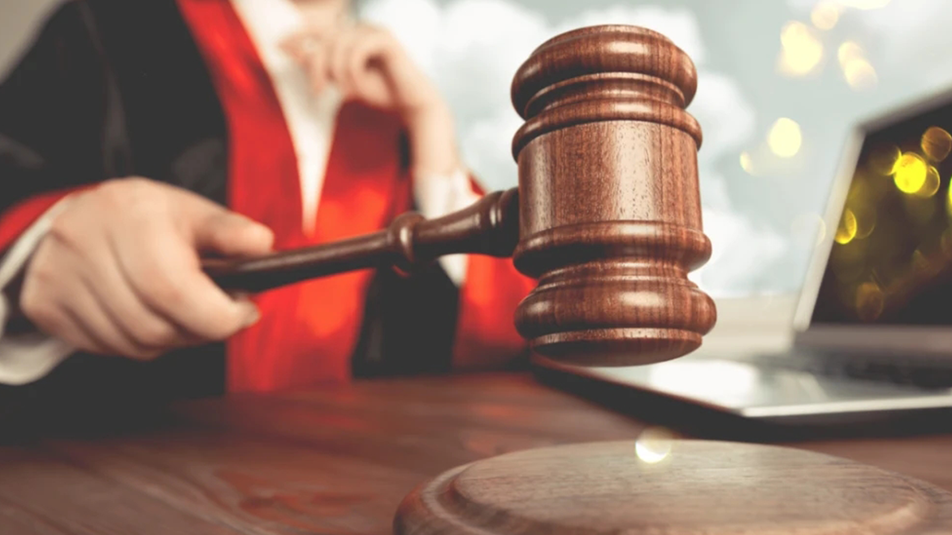 男生多次篡改女同学中考志愿致无法被正常录，家长辩称：本意是对女孩有好感，官方：赔偿8000元，行拘7日